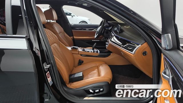 BMW 7-Series 2017 — photo 16
