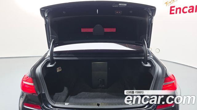 BMW 7-Series 2017 — photo 28