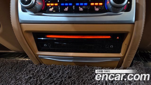 BMW 7-Series 2017 — photo 38