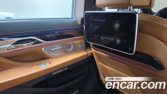 BMW 7-Series 2017 — photo 39