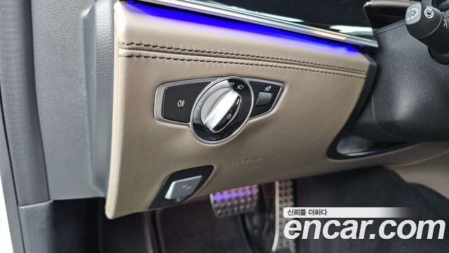 Mercedes-Benz AMG GT 2021 — photo 29
