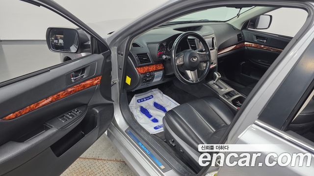 Subaru Legacy 2011 — photo 10