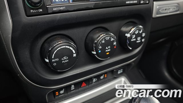Jeep Compass 2015 — photo 16
