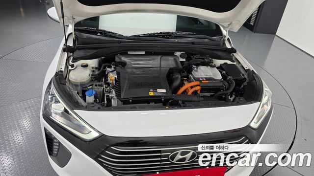 Hyundai Ioniq 2016 — photo 6