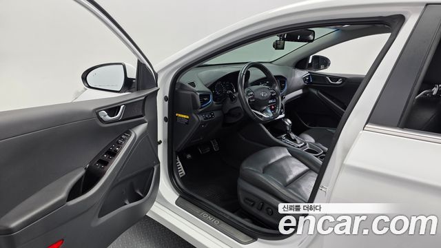 Hyundai Ioniq 2016 — photo 13