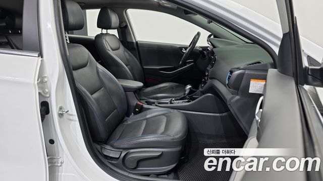 Hyundai Ioniq 2016 — photo 17