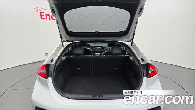 Hyundai Ioniq 2016 — photo 26