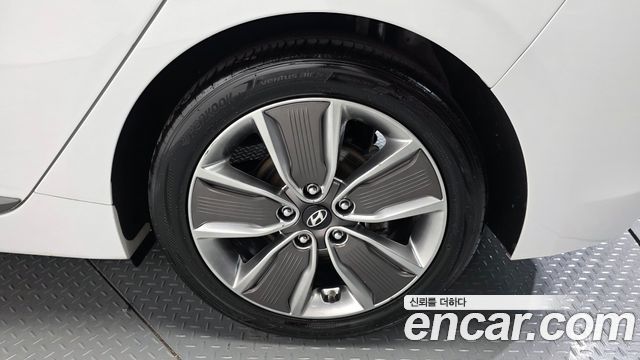 Hyundai Ioniq 2016 — photo 7