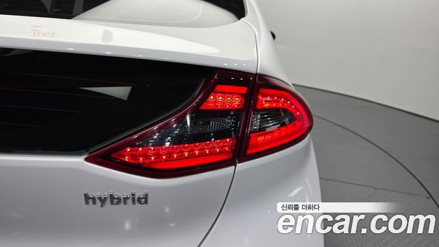 Hyundai Ioniq 2016 — photo 9