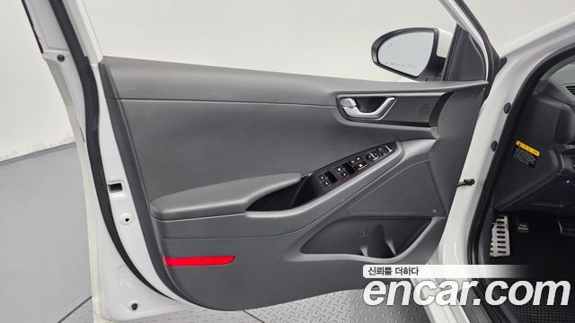Hyundai Ioniq 2016 — photo 14