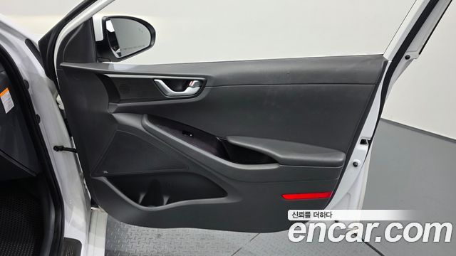Hyundai Ioniq 2016 — photo 15