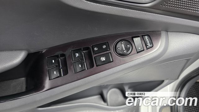 Hyundai Ioniq 2016 — photo 28