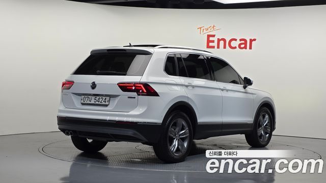 Volkswagen Tiguan 2018 — photo 2