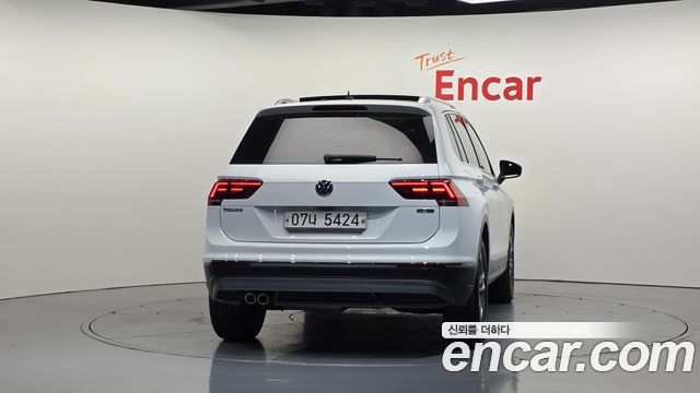 Volkswagen Tiguan 2018 — photo 4