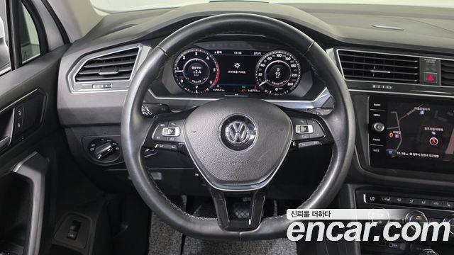 Volkswagen Tiguan 2018 — photo 11