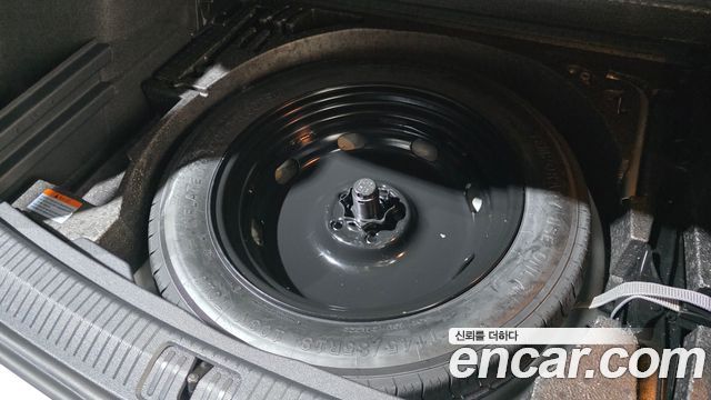 Volkswagen Tiguan 2018 — photo 16