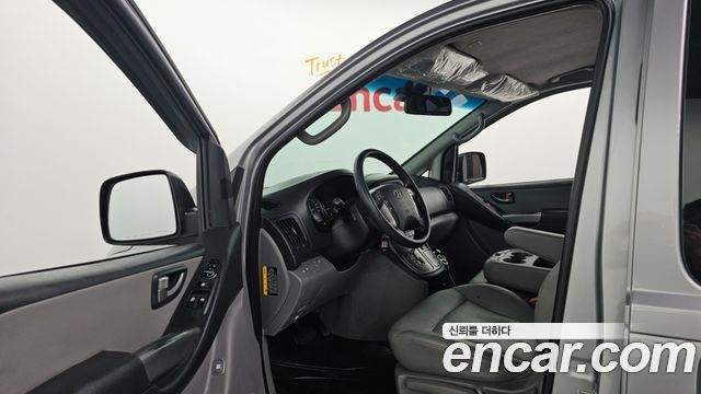 Hyundai Starex 2017 — photo 13