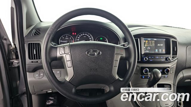Hyundai Starex 2017 — photo 17