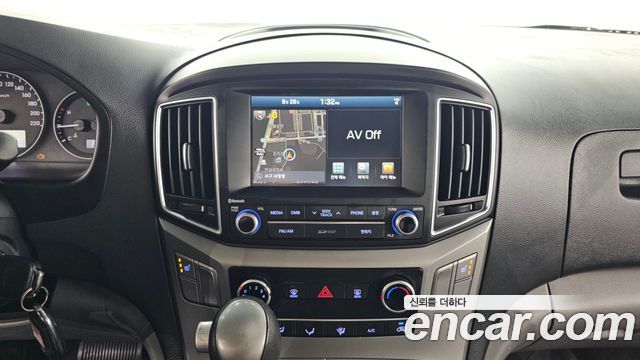 Hyundai Starex 2017 — photo 18