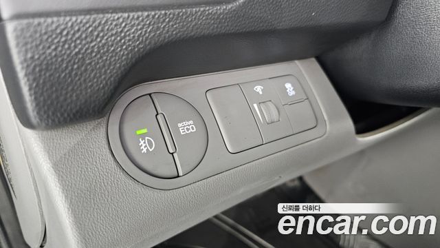 Hyundai Starex 2017 — photo 23
