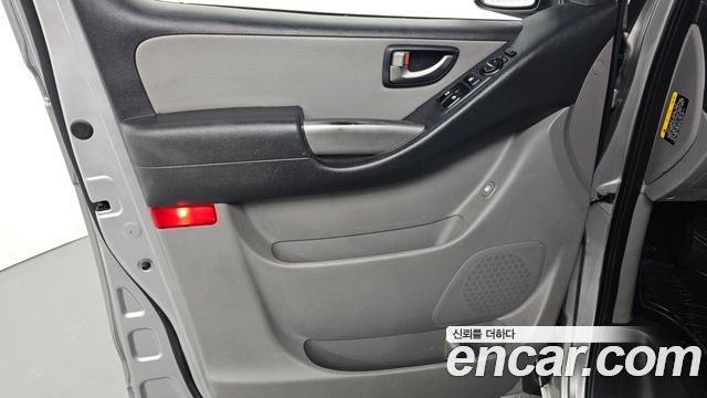 Hyundai Starex 2017 — photo 14