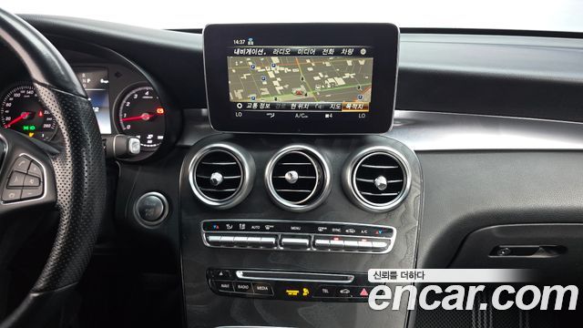 Mercedes-Benz GLC-Class 2019 — photo 13