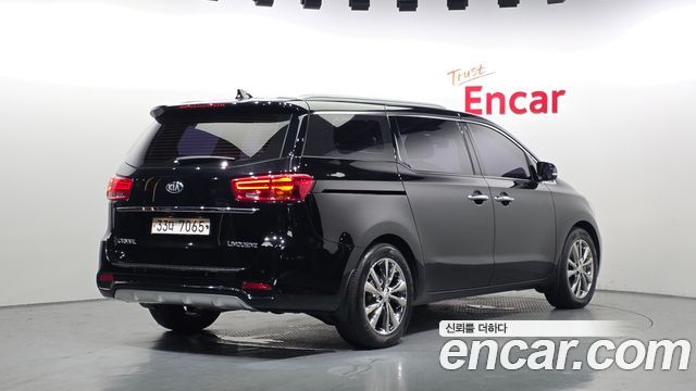 Kia Canival 2019 — photo 2