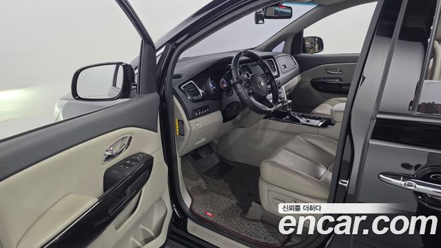 Kia Canival 2019 — photo 13