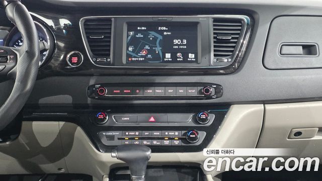 Kia Canival 2019 — photo 20