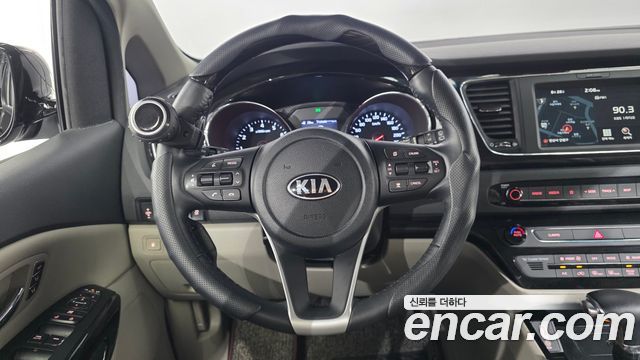 Kia Canival 2019 — photo 21