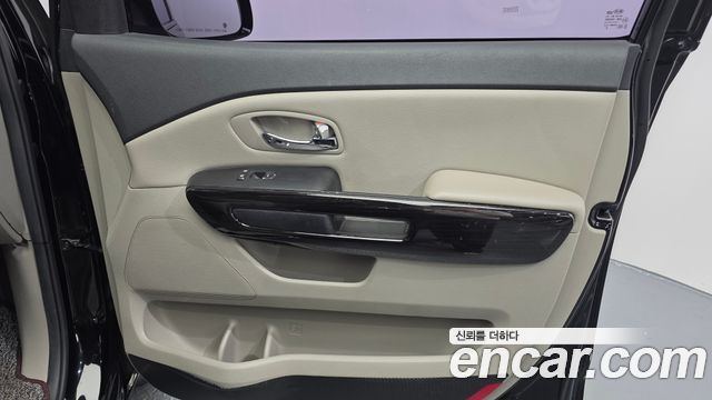 Kia Canival 2019 — photo 15