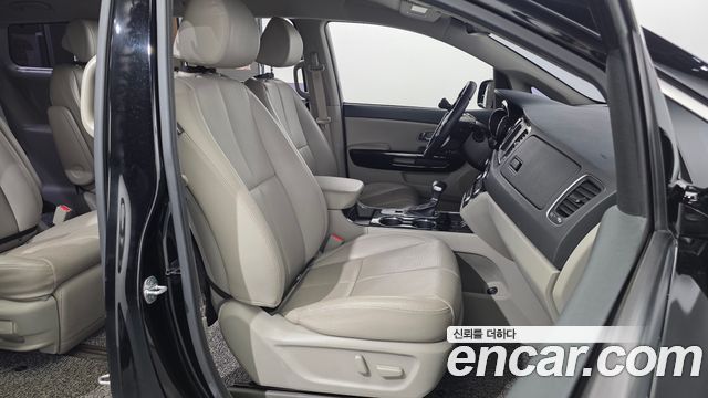 Kia Canival 2019 — photo 16
