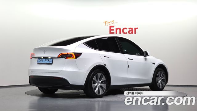 Tesla Model Y 2021 — photo 2