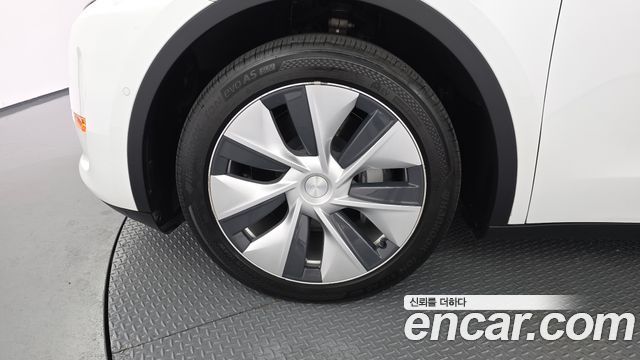 Tesla Model Y 2021 — photo 5