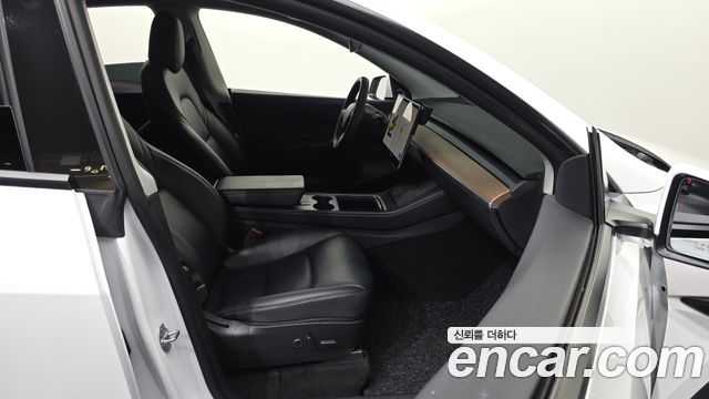 Tesla Model Y 2021 — photo 17