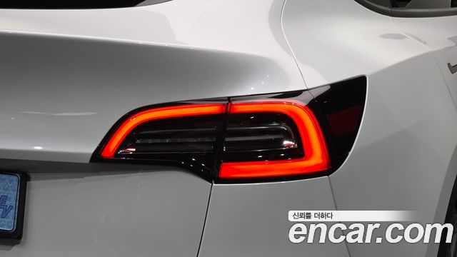 Tesla Model Y 2021 — photo 9