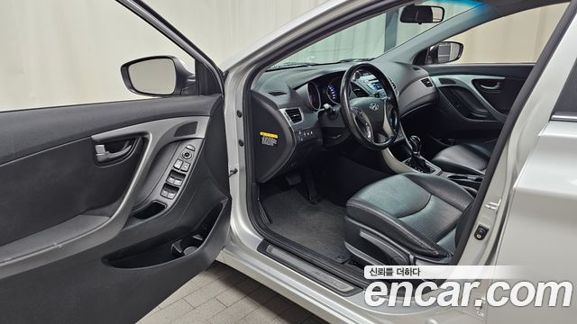 Hyundai AVANTE 2015 — photo 10
