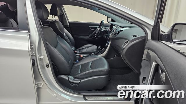 Hyundai AVANTE 2015 — photo 11