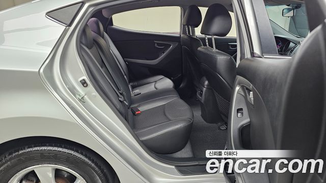 Hyundai AVANTE 2015 — photo 12