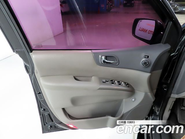 Kia Canival 2012 — photo 15