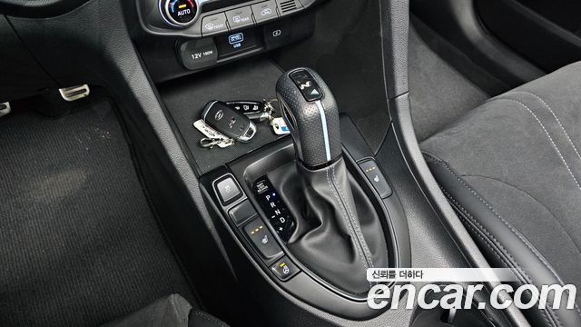Hyundai Veloster 2022 — photo 12