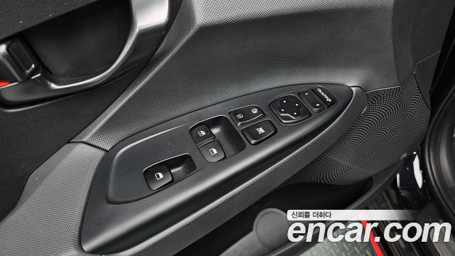 Hyundai Veloster 2022 — photo 23