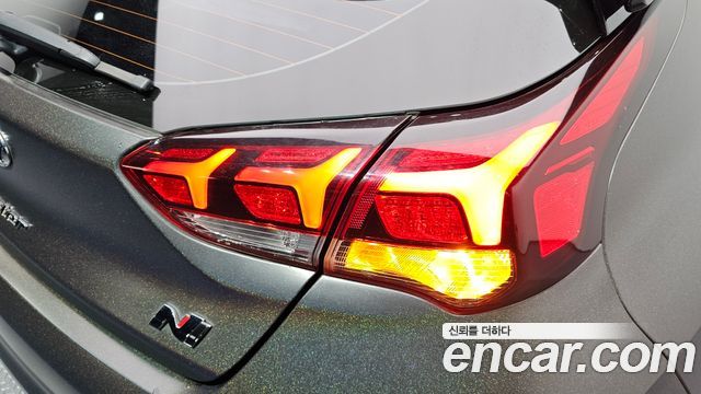 Hyundai Veloster 2022 — photo 9