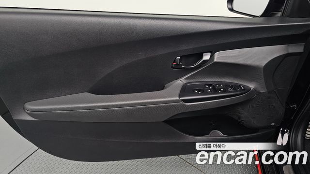 Hyundai Veloster 2022 — photo 14