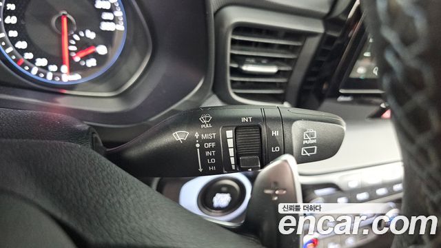 Hyundai Veloster 2022 — photo 31