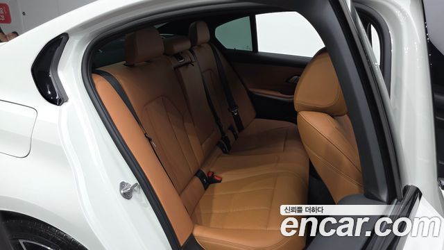 BMW 3-Series 2025 — photo 11