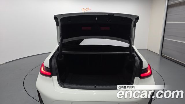 BMW 3-Series 2025 — photo 20