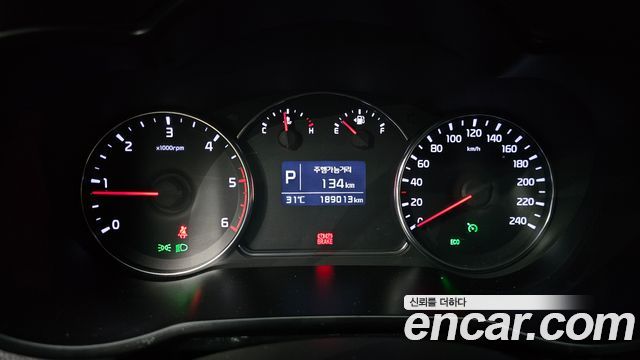 Kia Carens 2015 — photo 8