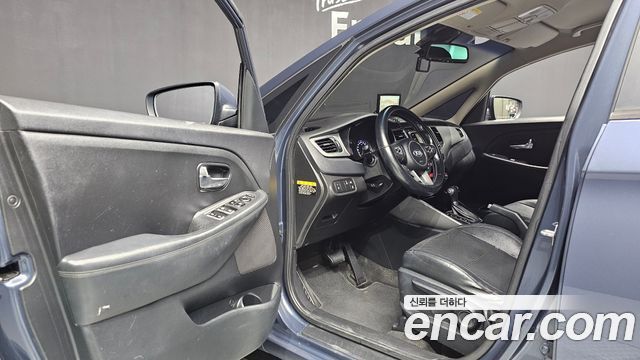 Kia Carens 2015 — photo 10