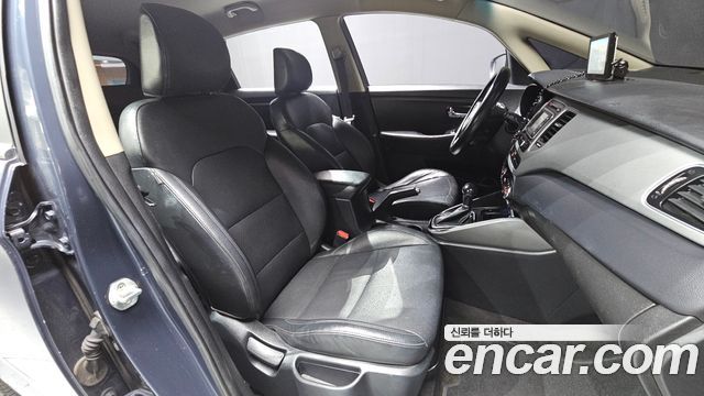 Kia Carens 2015 — photo 11